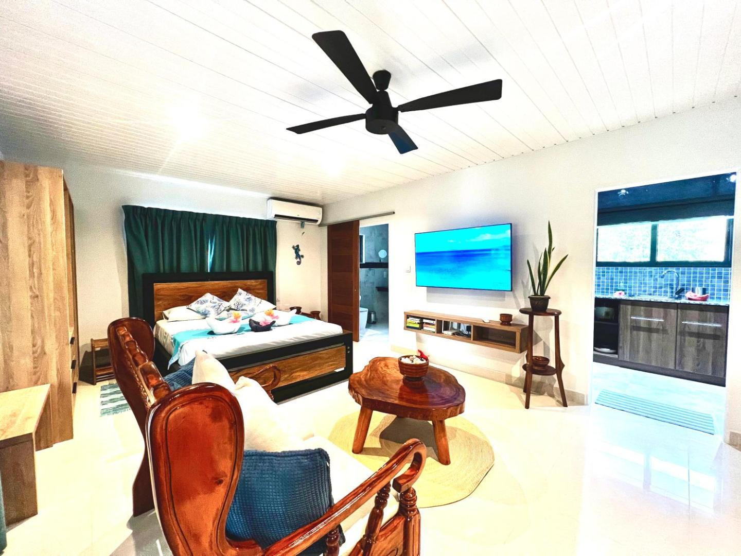 Le Port Guest House, Baie Sainte Anne, Seychelles